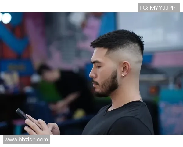 足球明星美式前刺的传奇之路与荣耀时刻解析 足球明星美式前刺的传奇之路与荣耀时刻解析